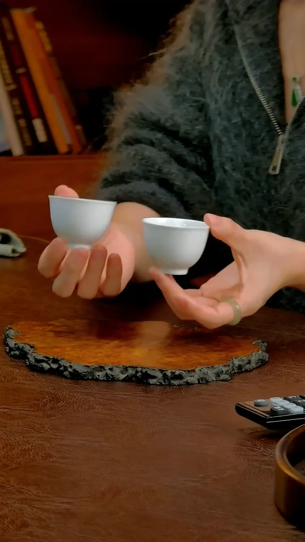 甜白小杯子