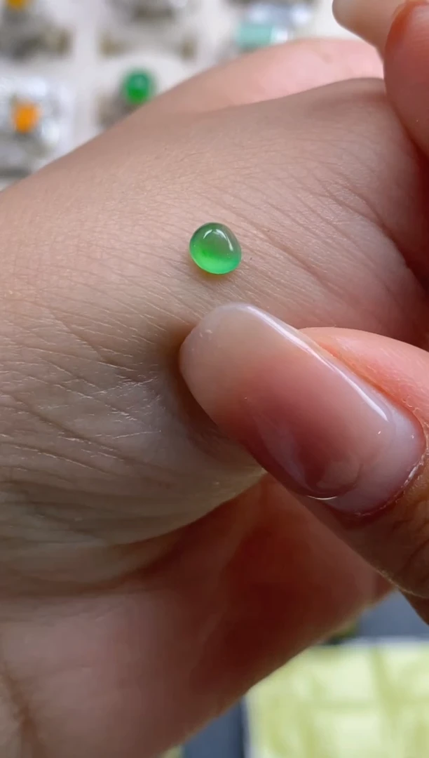 翡翠裸石凉*?天然翡翠裸石蛋面66