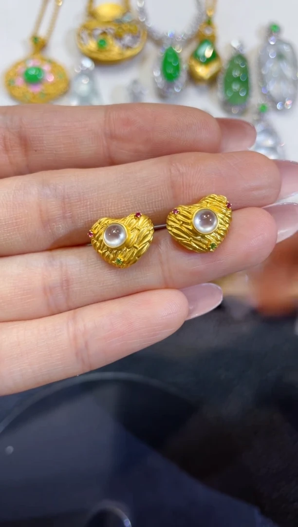 颈饰18K金镶嵌翡翠团购4