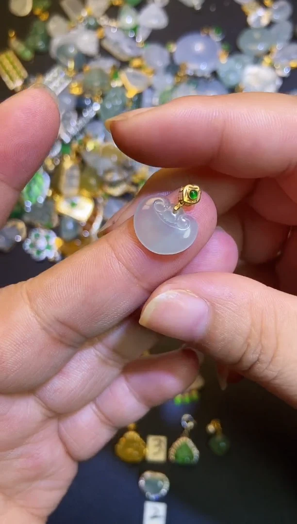 翡翠18K金镶嵌吊坠(不含链)1