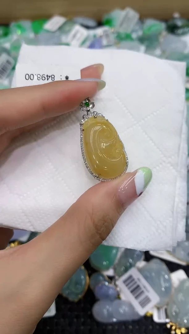 翡翠18K金镶嵌颈饰111111111111