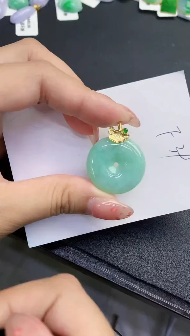 翡翠未镶嵌颈饰缅甸天然翡翠A货