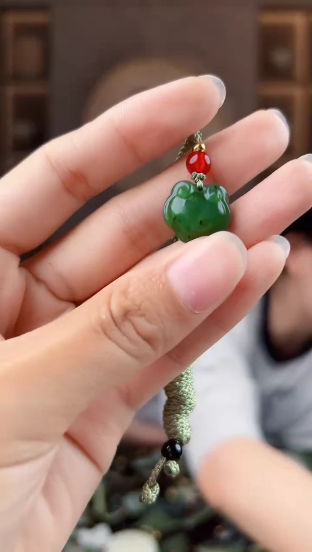 未镶嵌和田玉挂件拍一发一，多样性发货