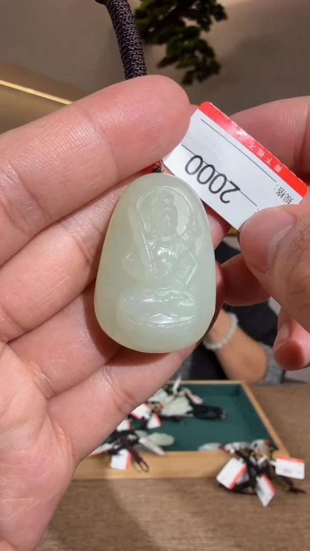 颈饰未镶嵌和田玉牛虎