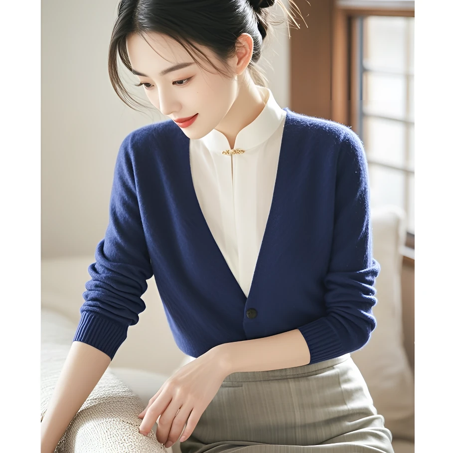 2025冬季慵懒高级感针织开衫独特超好看气质新中式假两件蓝色毛衣