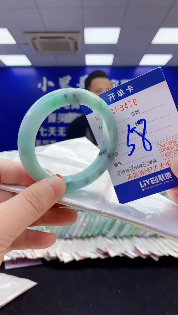 翡翠手镯未镶嵌2天然翡翠默认有瑕完美主义者勿拍