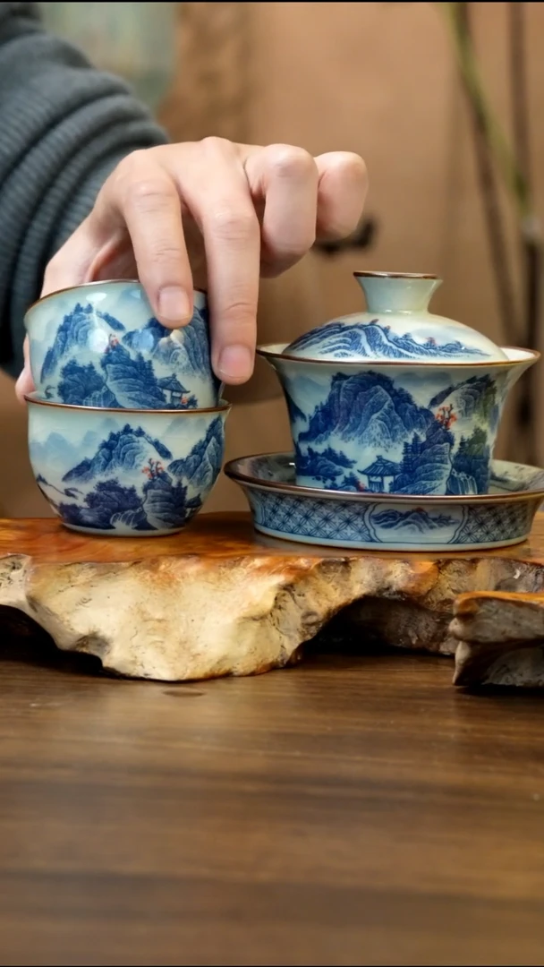 景德镇山水马蹄套装（一盖碗两杯）