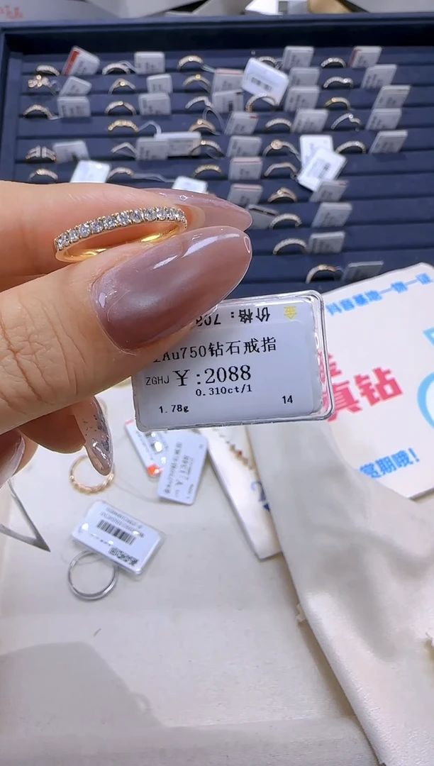 【闪购商品】钻石戒指/指环18K金镶嵌188000