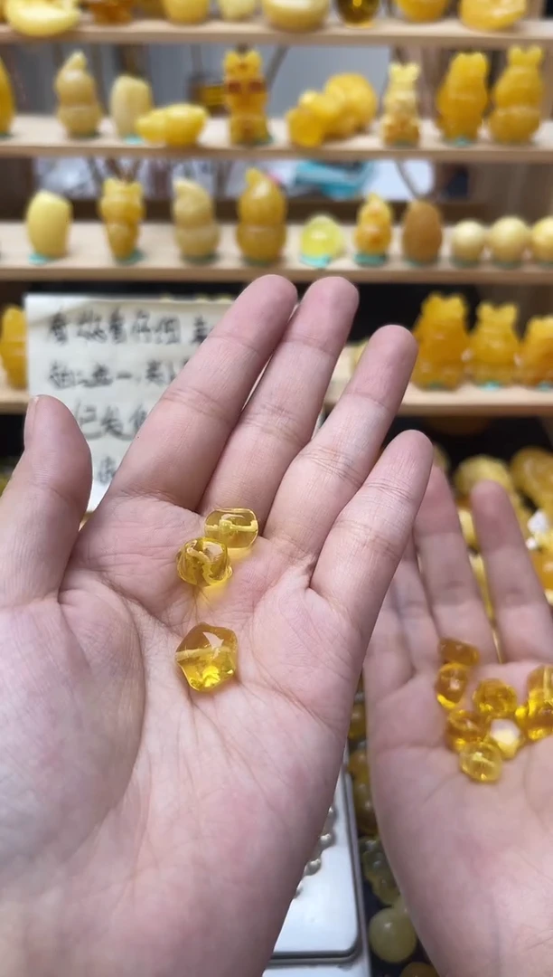 琥珀未镶嵌珠宝奇石100琥珀蜜蜡微瑕多样性随机发其一