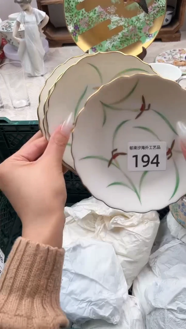 ?****?J          194