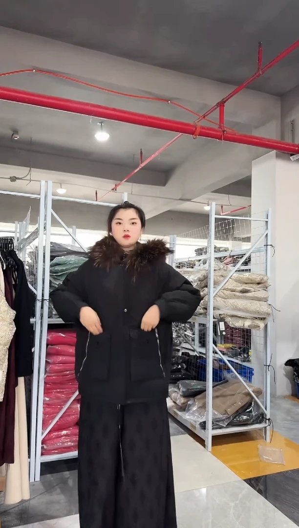 森比 大毛领羽绒服