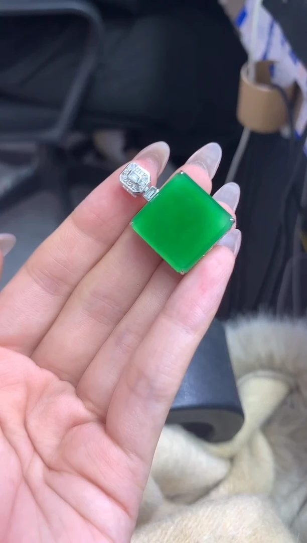 吊坠(不含链)18K金镶嵌翡翠90