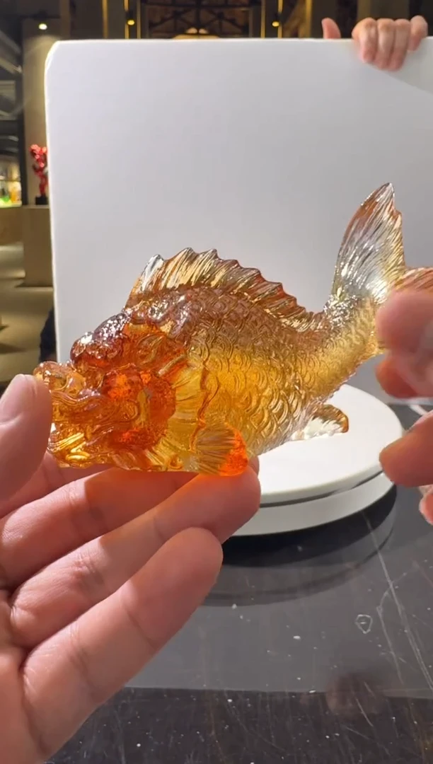 摆件0601014-1琥珀金鱼化龙纸镇