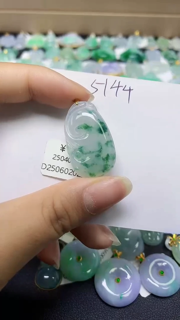 翡翠18K金镶嵌颈饰 天然缅甸翡翠A货