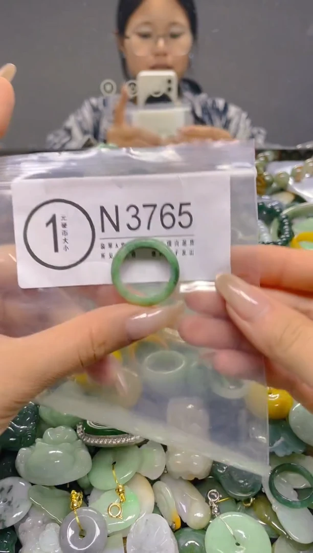 颈饰未镶嵌翡翠18.7MM/N/翡翠A货，一件也是批发价