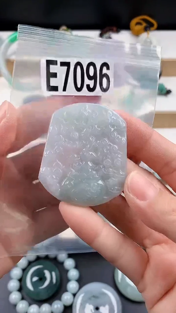 颈饰未镶嵌翡翠天然翡翠吊坠挂件