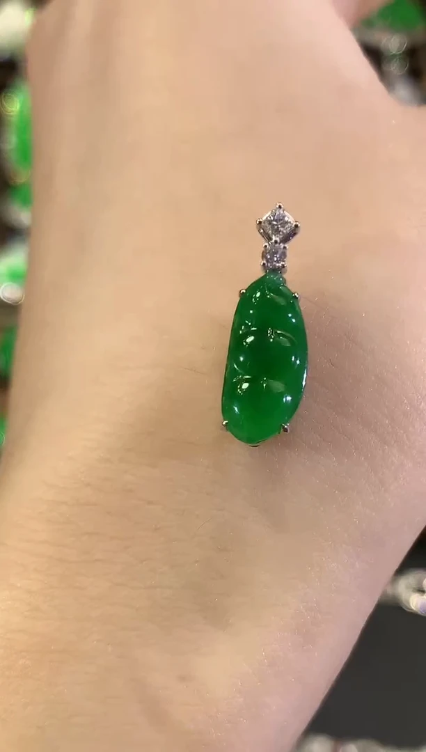 吊坠(不含链)18K金镶嵌翡翠C79