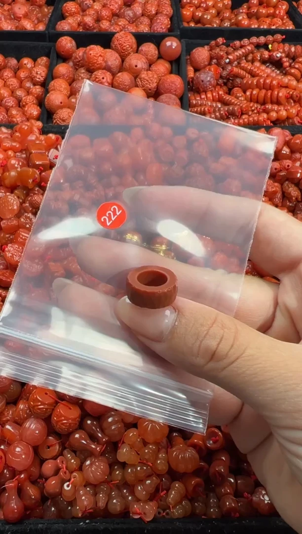 南红玛瑙未镶嵌颈饰1
