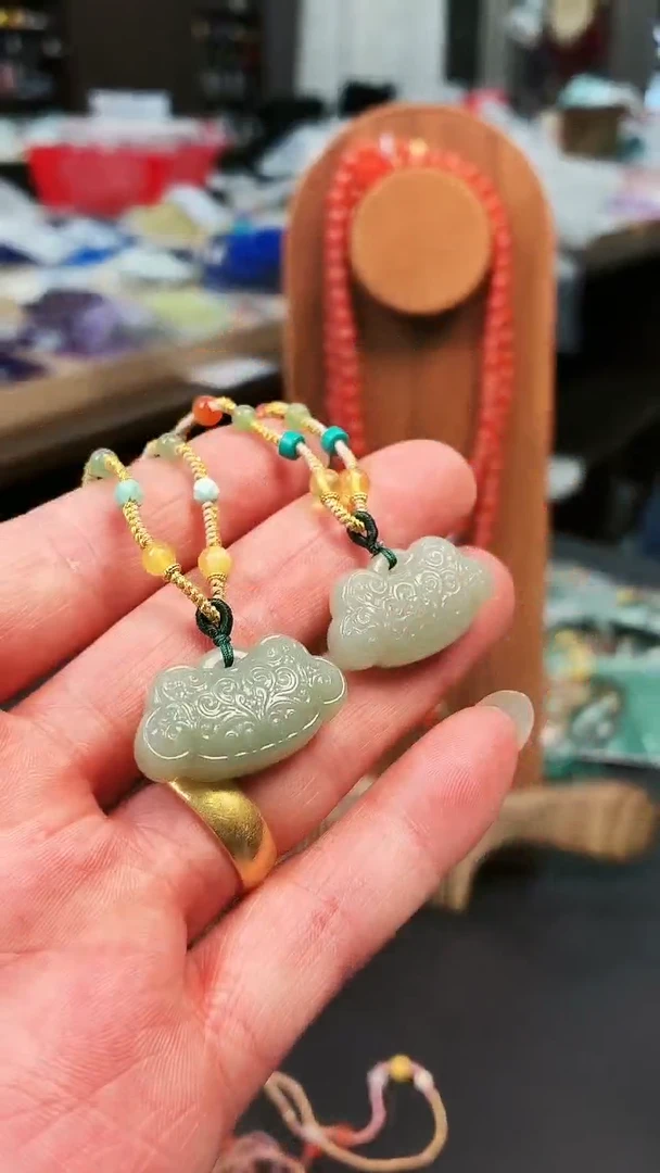 吊坠(赠链)未镶嵌和田玉B07