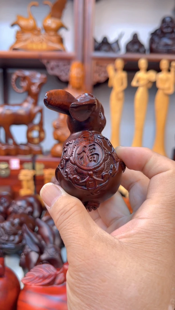 黑檀木纯手工雕刻福兔8公分