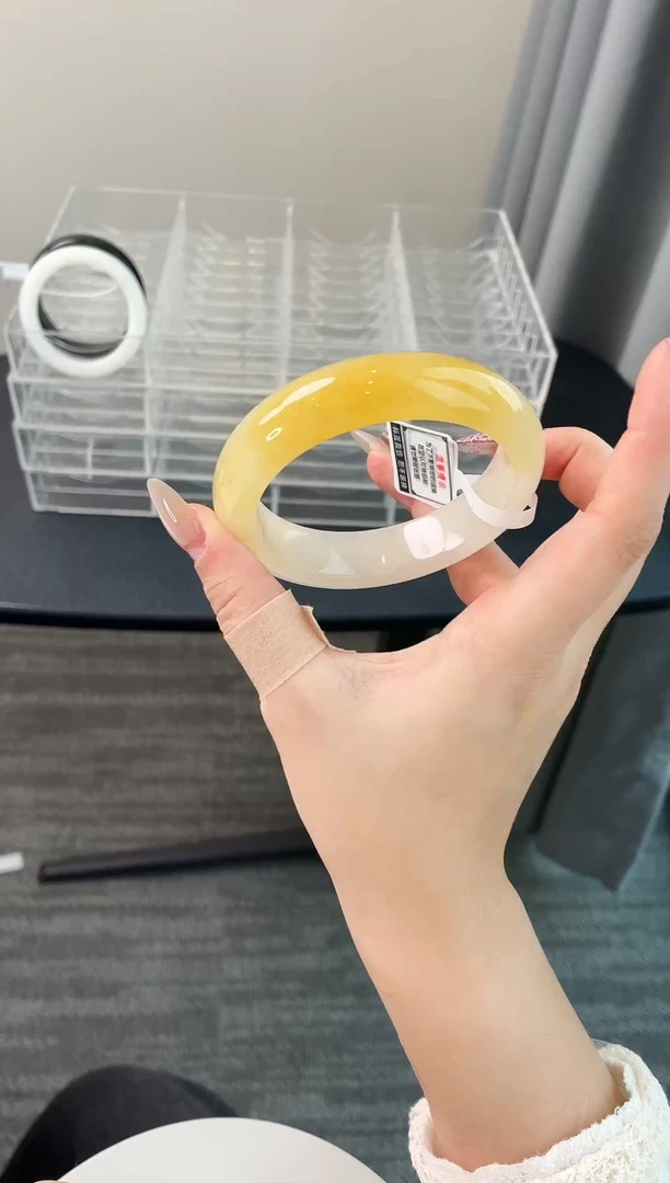 未镶嵌手镯石英质玉2.60