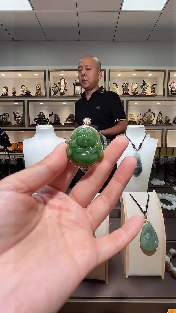和田玉18K金镶嵌颈饰苏