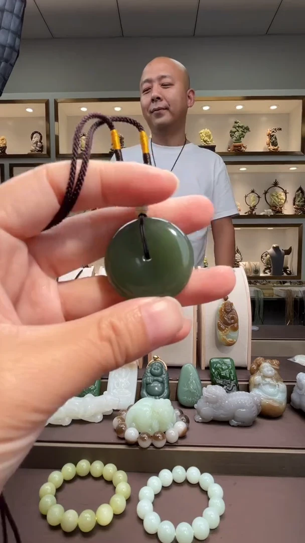 颈饰未镶嵌和田玉苏