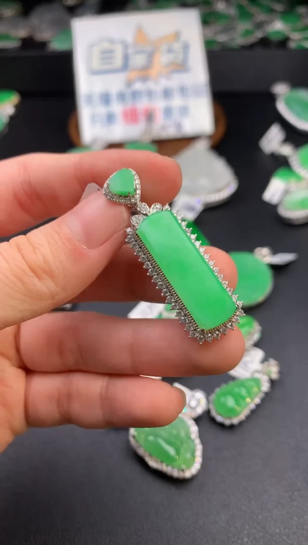 【闪购商品】翡翠颈饰银S925镶嵌翡翠