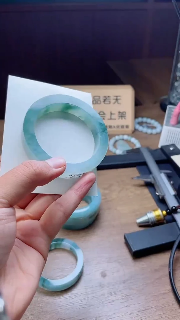 定制翡翠手镯未镶嵌<****)定制