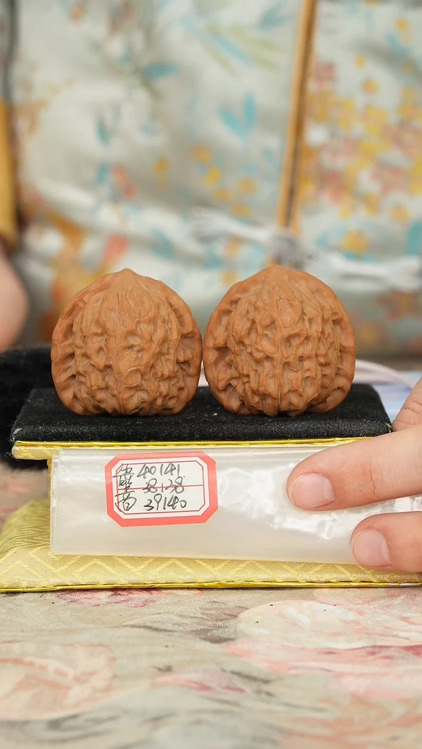 【闪购商品】文玩核桃把件非嫁接将军帽