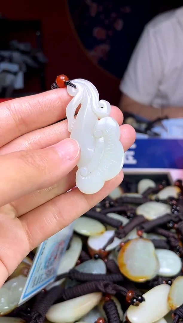 和田玉未镶嵌颈饰1