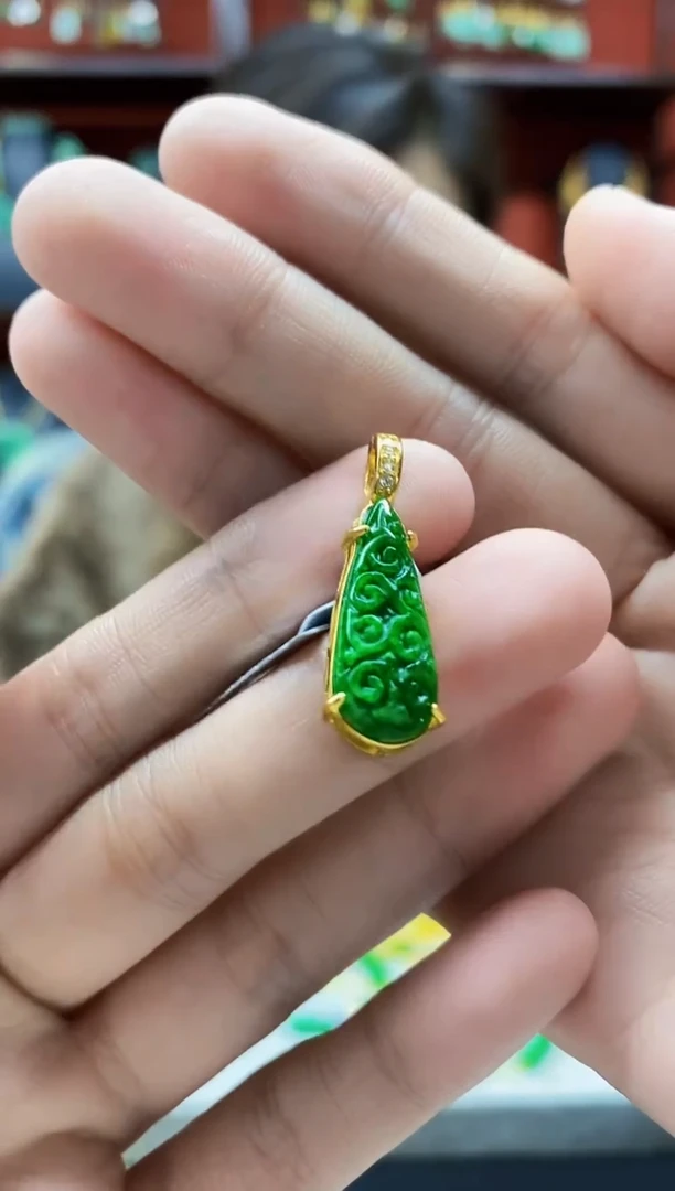 颈饰未镶嵌翡翠吊坠