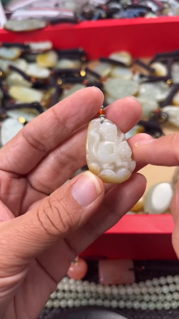 【闪购商品】和田玉颈饰未镶嵌多样性发货没有证书拍一发一有瑕