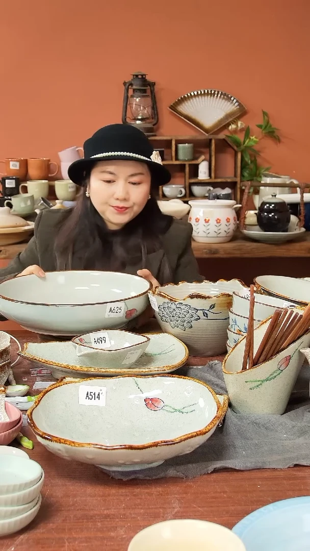陶瓷A625 一只手绘荷花黑点大盆33*7*5可能微瑕