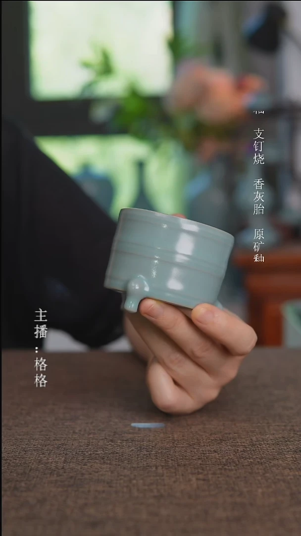 摆件天青釉三足樽7cm