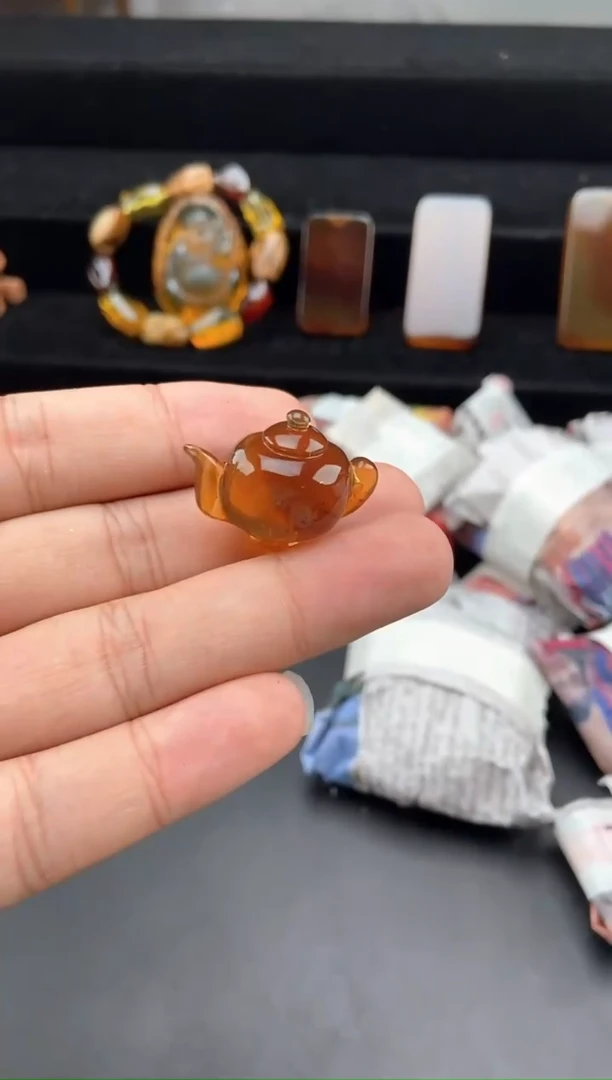 琥珀颈饰未镶嵌茶壶吊坠