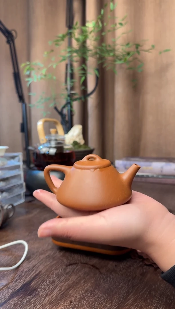 茶壶紫砂子冶石瓢-半手精工-老宕口桃花泥-容量：130CC