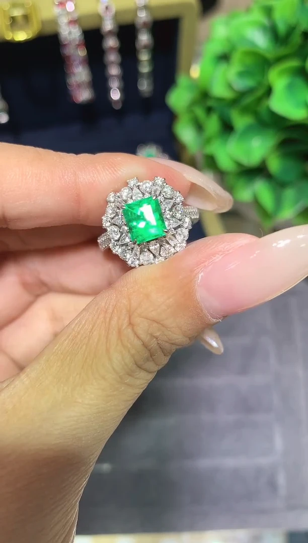18K金镶嵌戒指祖母绿1.48ct