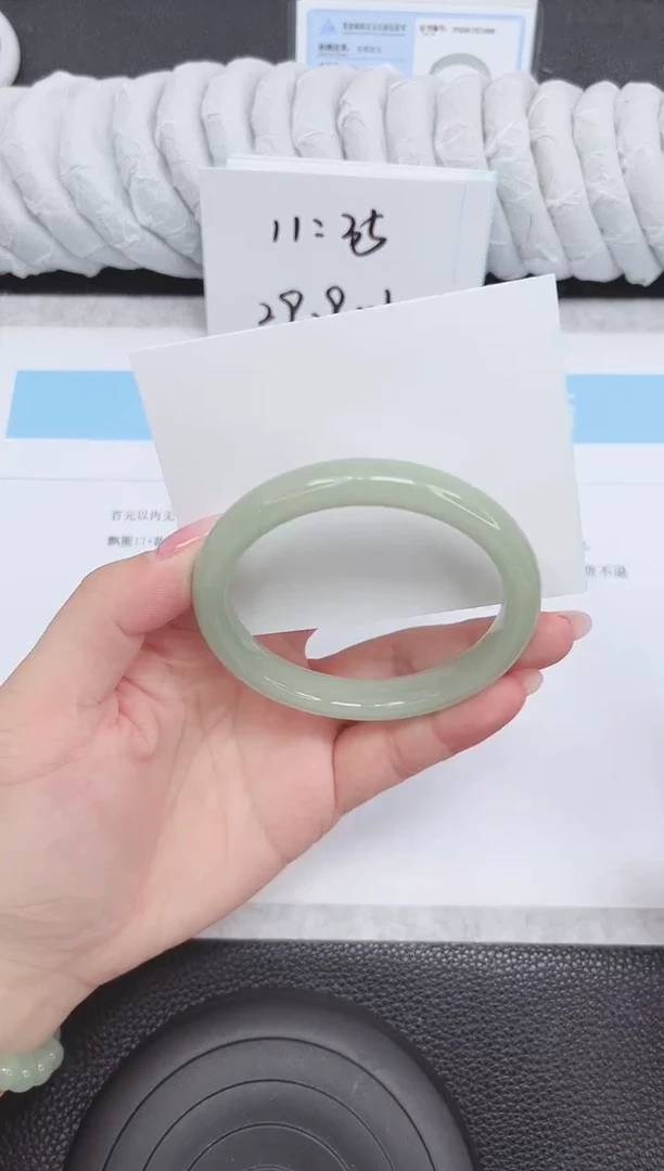 未镶嵌手镯石英质玉180-60.9