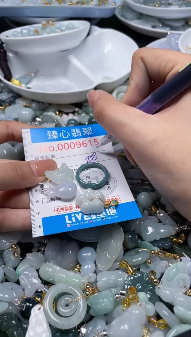 吊坠(不含链)未镶嵌翡翠9615