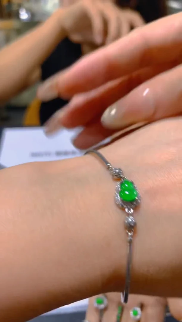 未镶嵌手链翡翠多样性发一