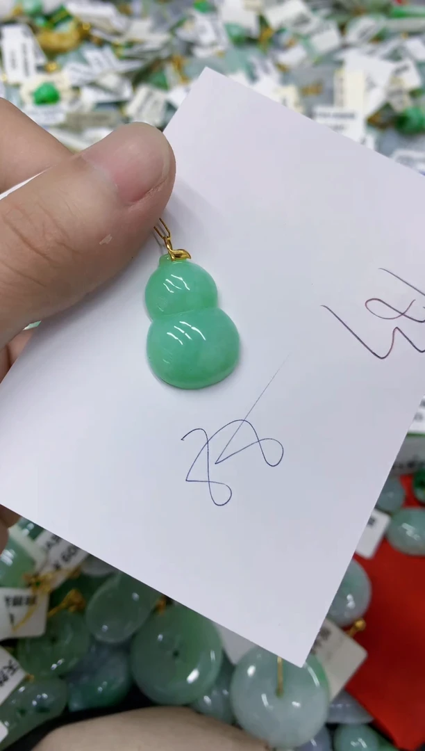 颈饰18K金镶嵌翡翠翡翠