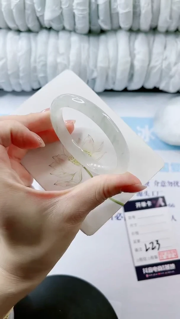 【闪购商品】石英质玉手镯未镶嵌多样性发货L23