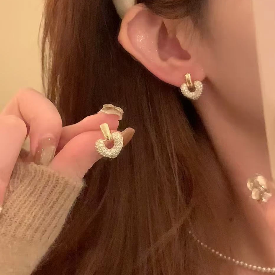 铜合金锆石耳饰 秋冬轻奢闪锆爱心耳环女气质百搭高级感耳针耳饰