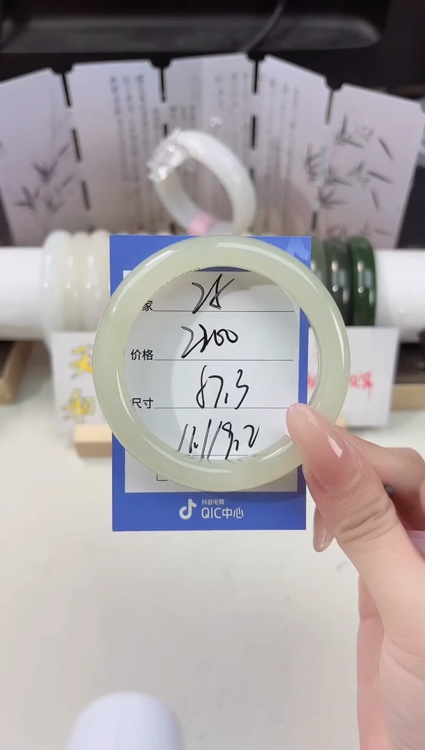 未镶嵌手镯和田玉25晴水