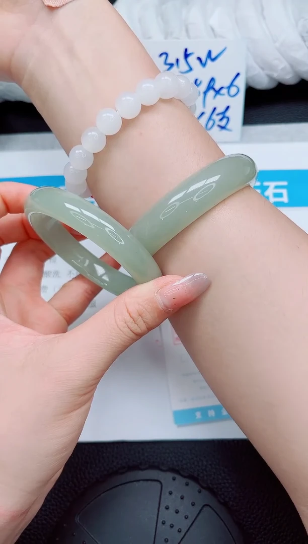 石英质玉手镯未镶嵌206-58