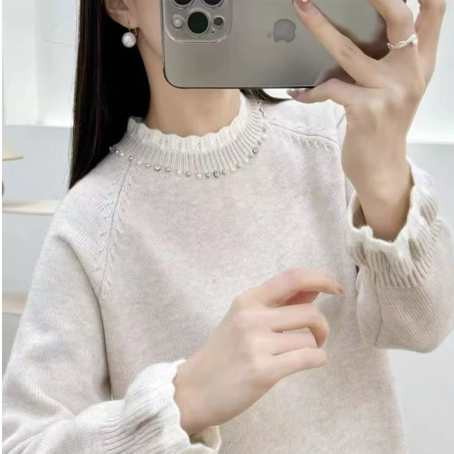 秋冬新款荷叶领钉珠宽松毛衣女韩版宽松泡泡袖设计针织打底衫W743