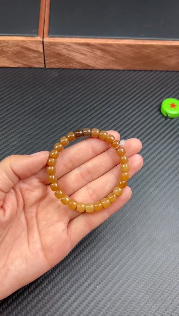 【闪购商品】和田玉手串未镶嵌且末金山微色差卡7直切