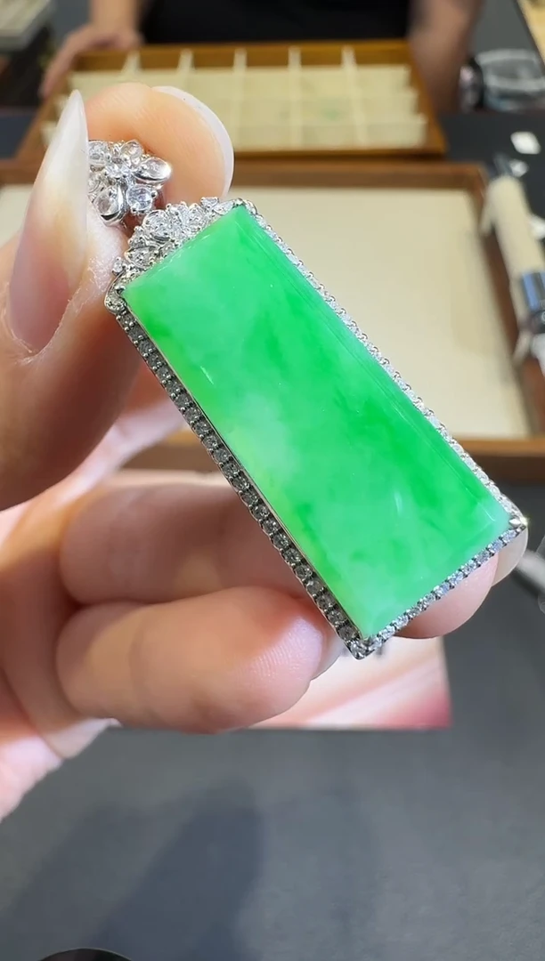 颈饰18K金镶嵌翡翠X1207-512-288