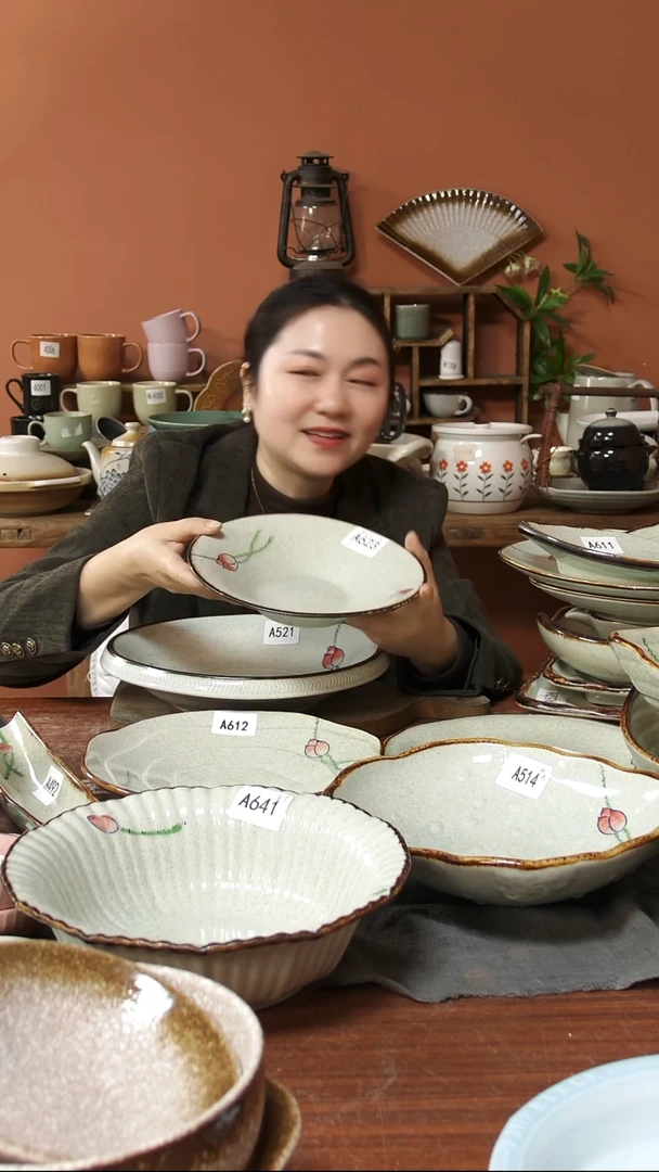 陶瓷A623 手绘荷花黑点斗笠碗一个微瑕22.5*4